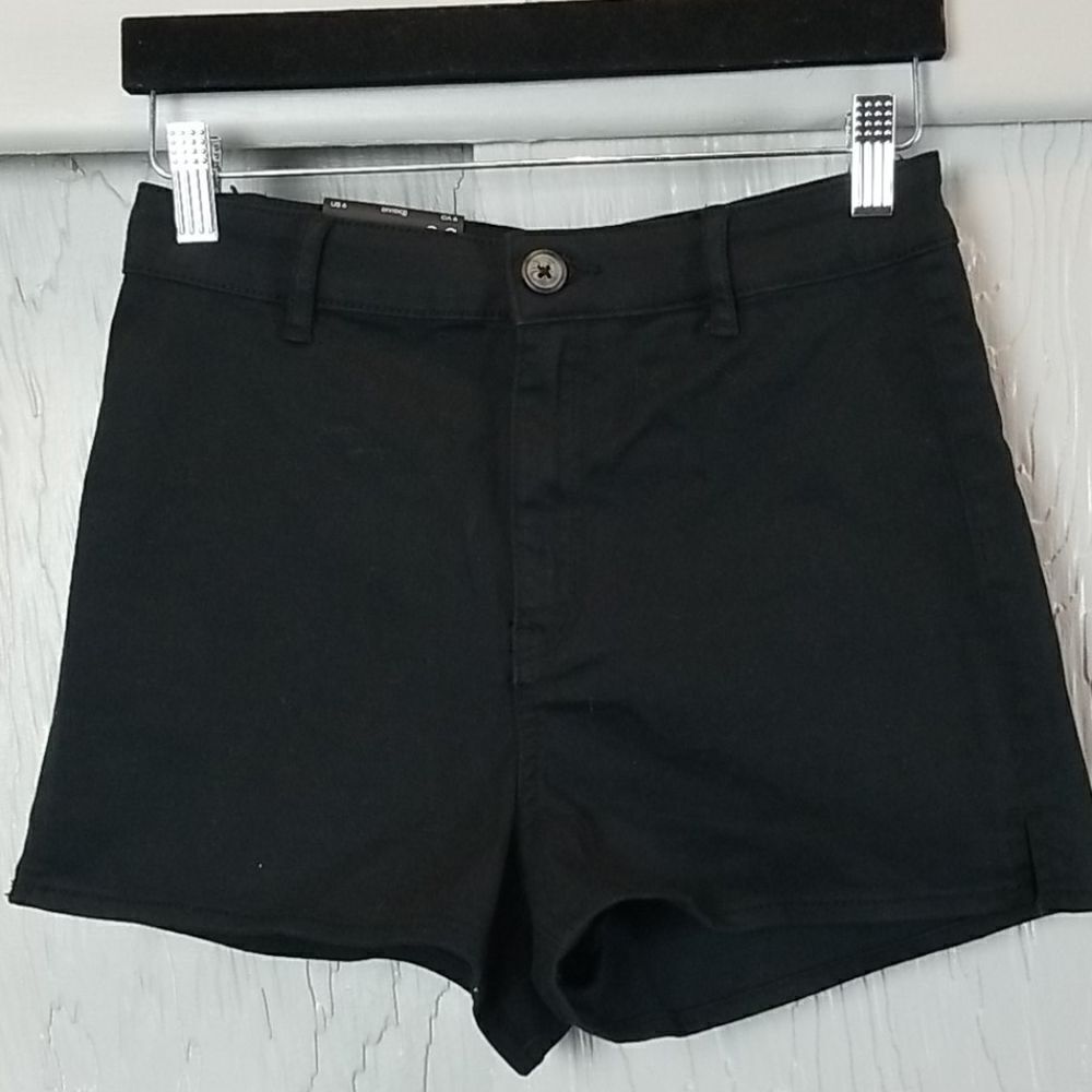 🖤5/$20🖤 NEW..DIVIDED black highwaisted shorts